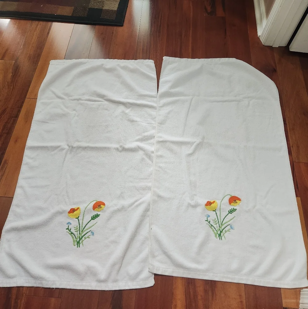 Vintage Lady Pepperell White with Yellow and Orange Flower Towel Set